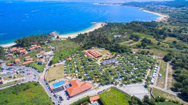 Camping Playa Paisaxe II - Übersicht auf das gesamte Campingplatz Gelände 