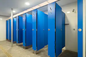 Camping Playa Taray - Sanitäranlage auf dem Campingplatz mit Duschen