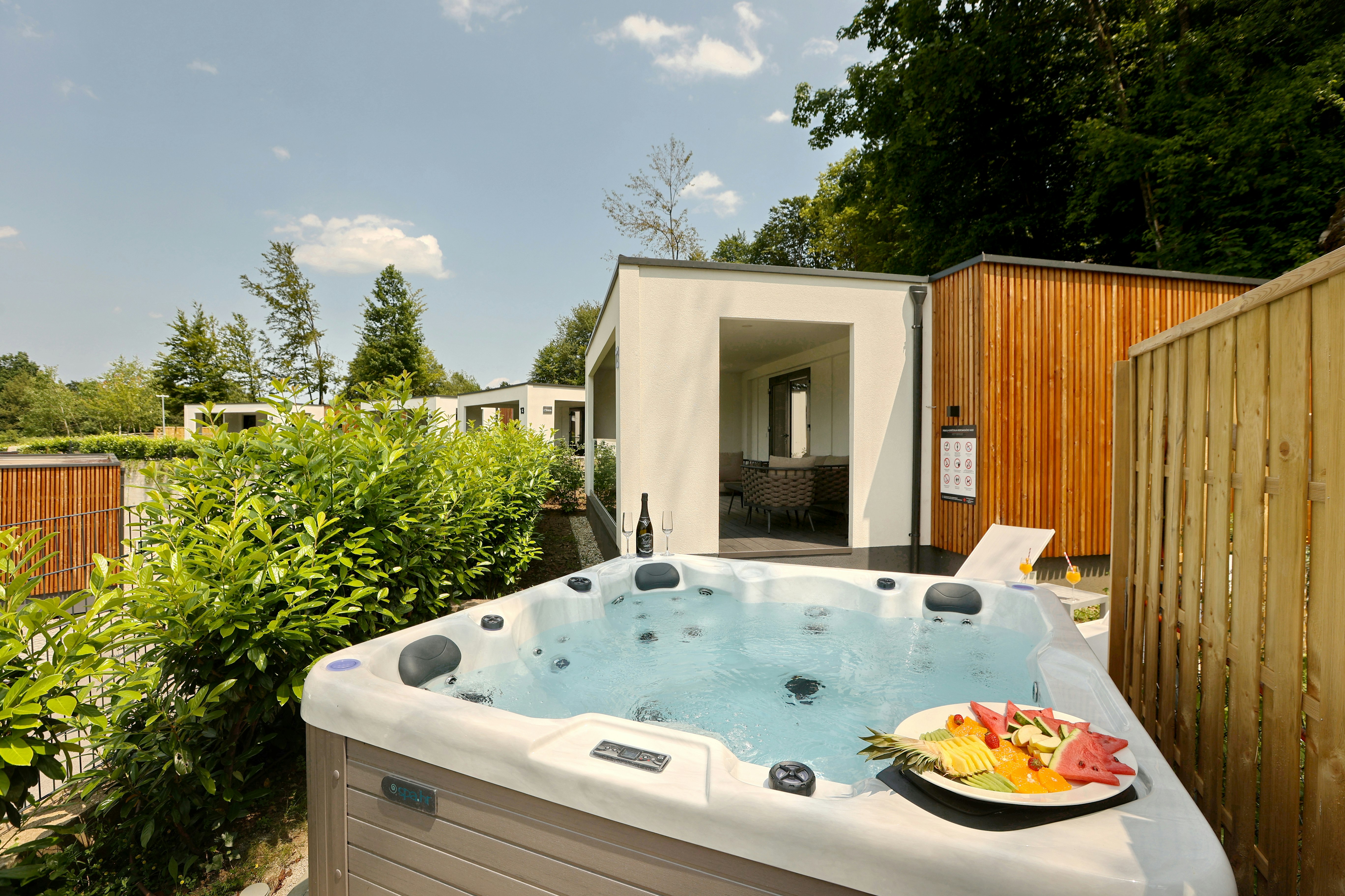 Camping Plitvice  - Mobilheim mit Terrasse auf dem Campingplatz