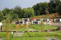 Camping Plitvice - Mobilheime mit Panoramafenstern im Grünen mit direktem Zugang zum Kinderspielplatz