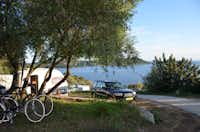Camping Pod Maslinom - Wohnwagenstellplätze auf dem Campingplatz mit Blick auf das Meer