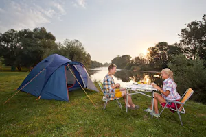 Camping Podzemelj - Zeltplatz auf der Campingplatzanlage mit Blick auf der Fluss