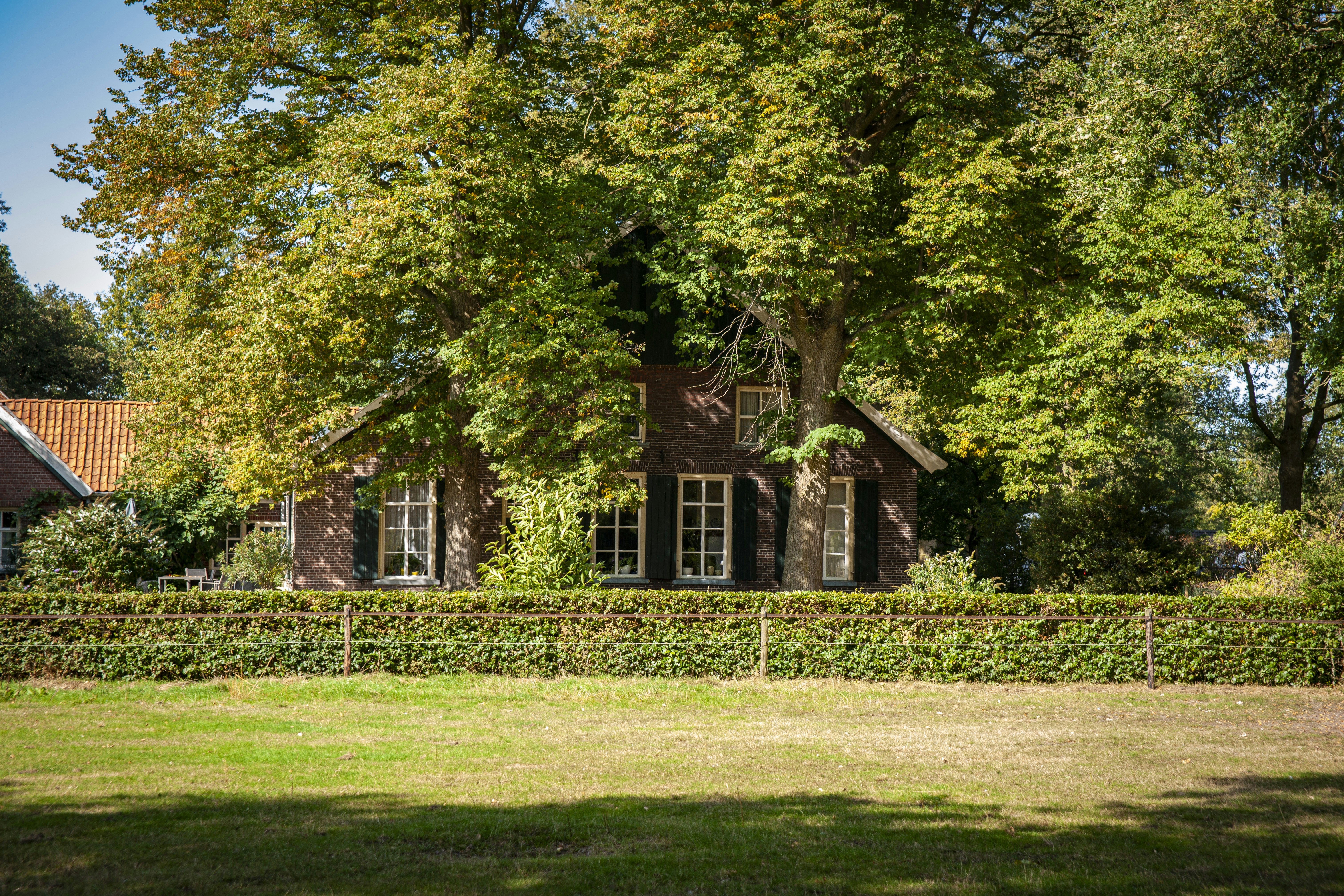 Camping Poelhuis - Blick auf das historische Bauernhofgebäude auf dem Campingplatz
