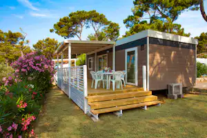 Camping Village Poljana - Mobilheim mit Terrasse auf dem Campingplatz