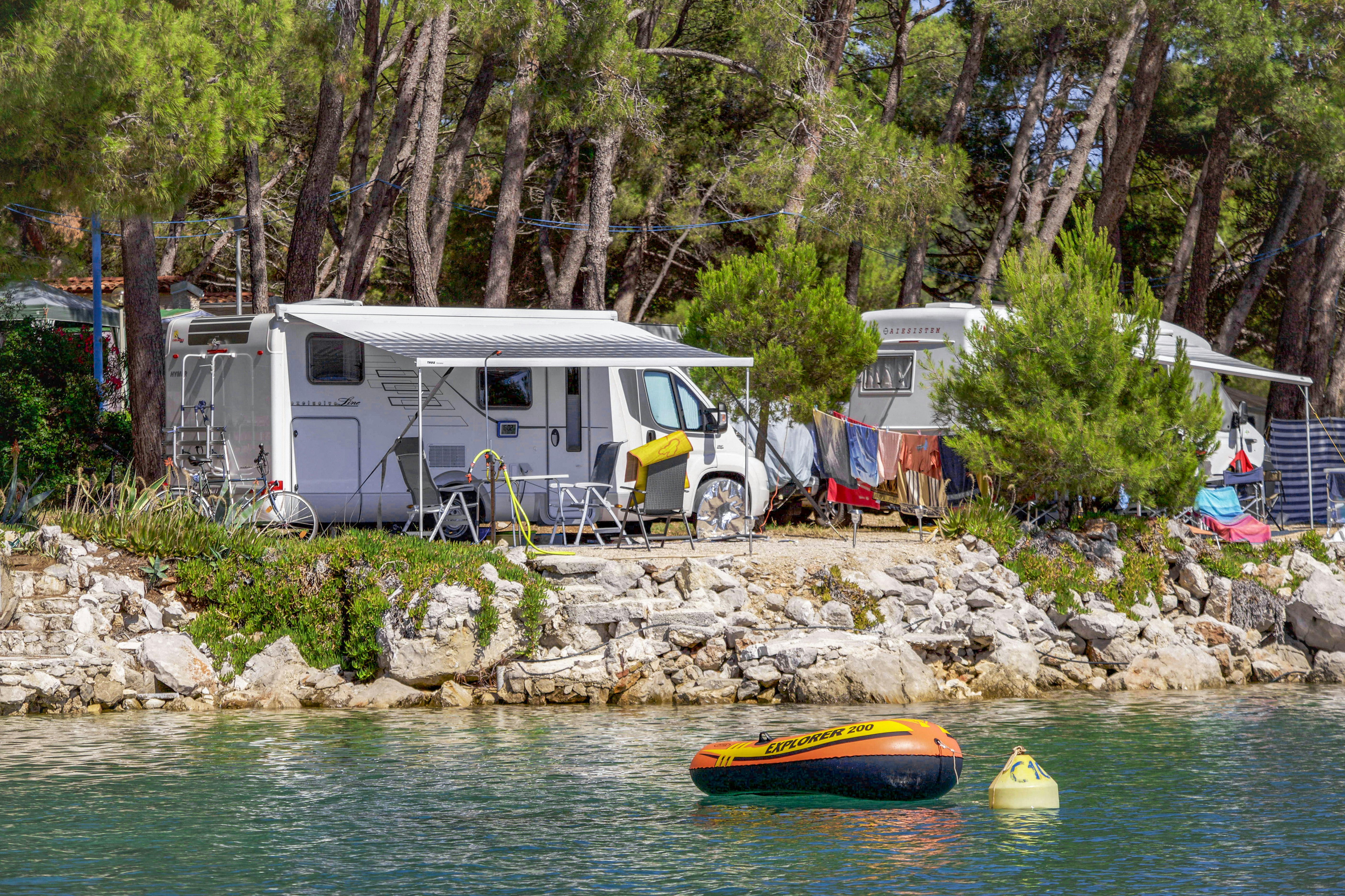 Camping Village Poljana  Camping Poljana - Standplätze am Wasser