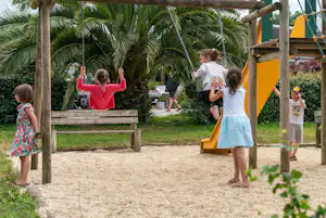 Flower Camping Le Port de la Chaine Camping Port la Chaîne - Kinderspielplatz auf dem Campingplatz
