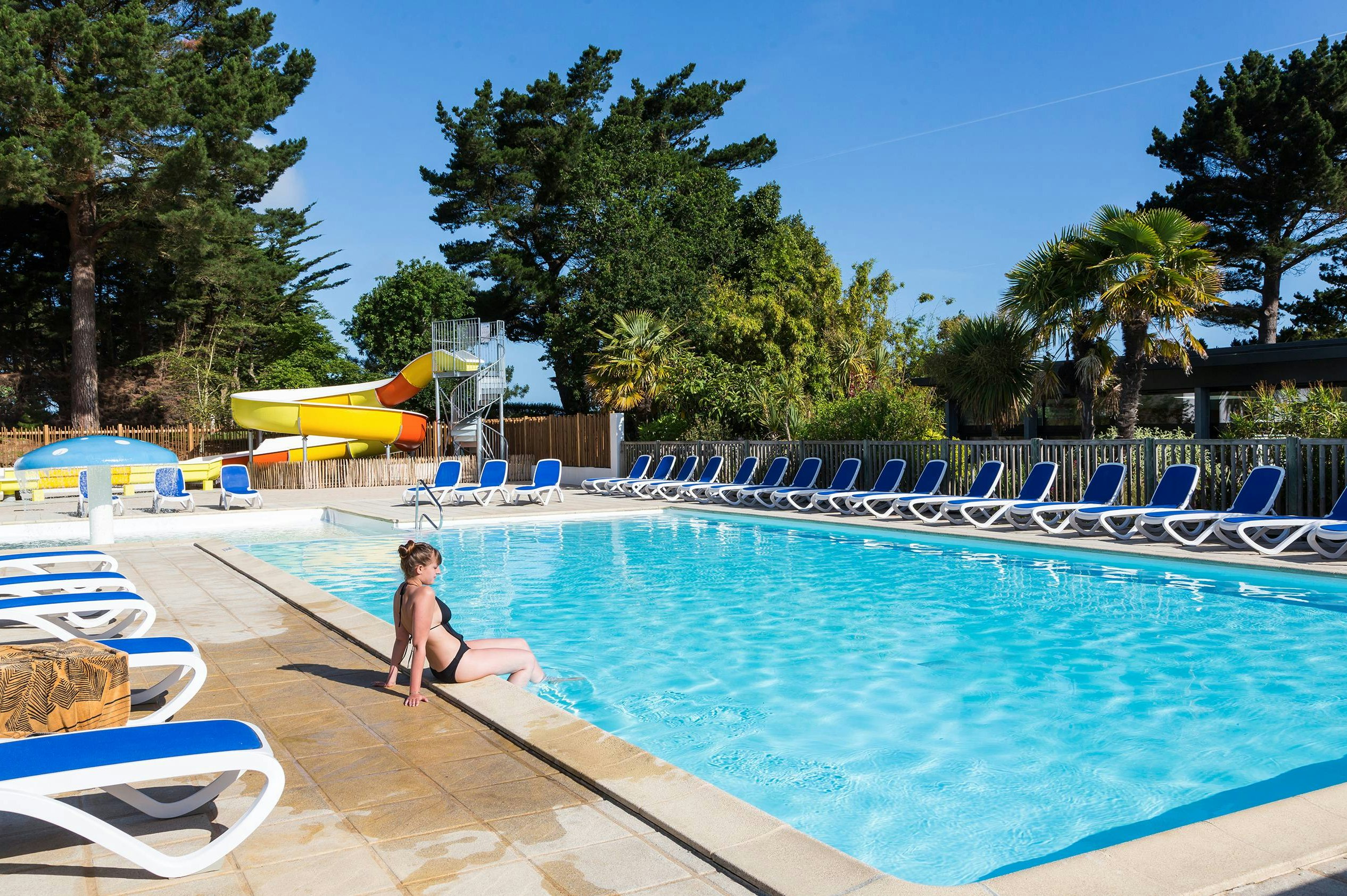 Flower Camping Le Port de la Chaine  Camping Port la Chaîne - Pool im Freien auf dem Campingplatz