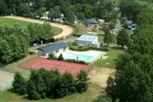 Camping Port Ste. Marie - Blick auf den Campingplatz mit Sportplatz