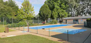 Camping Port Ste. Marie - Blick auf die Pools im Freien auf dem Campingplatz