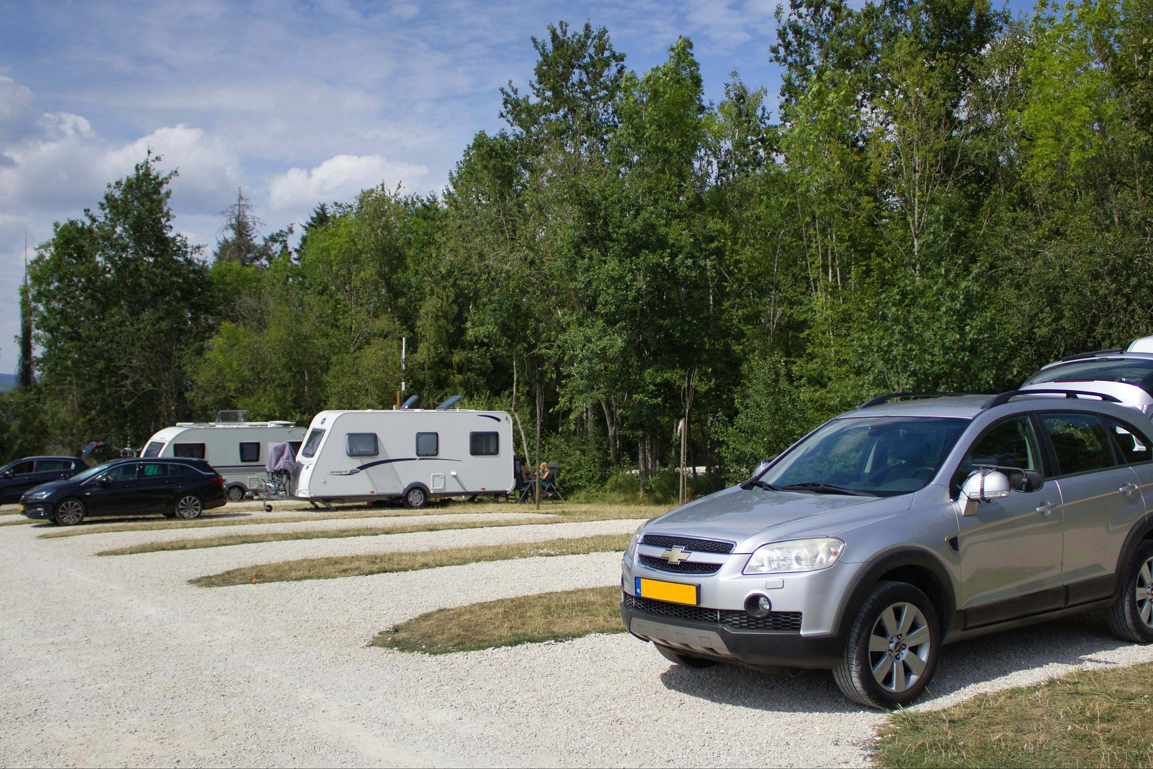 Camping Porte des Vosges - Wohnwagenstellplätze am Wald auf dem Campingplatz