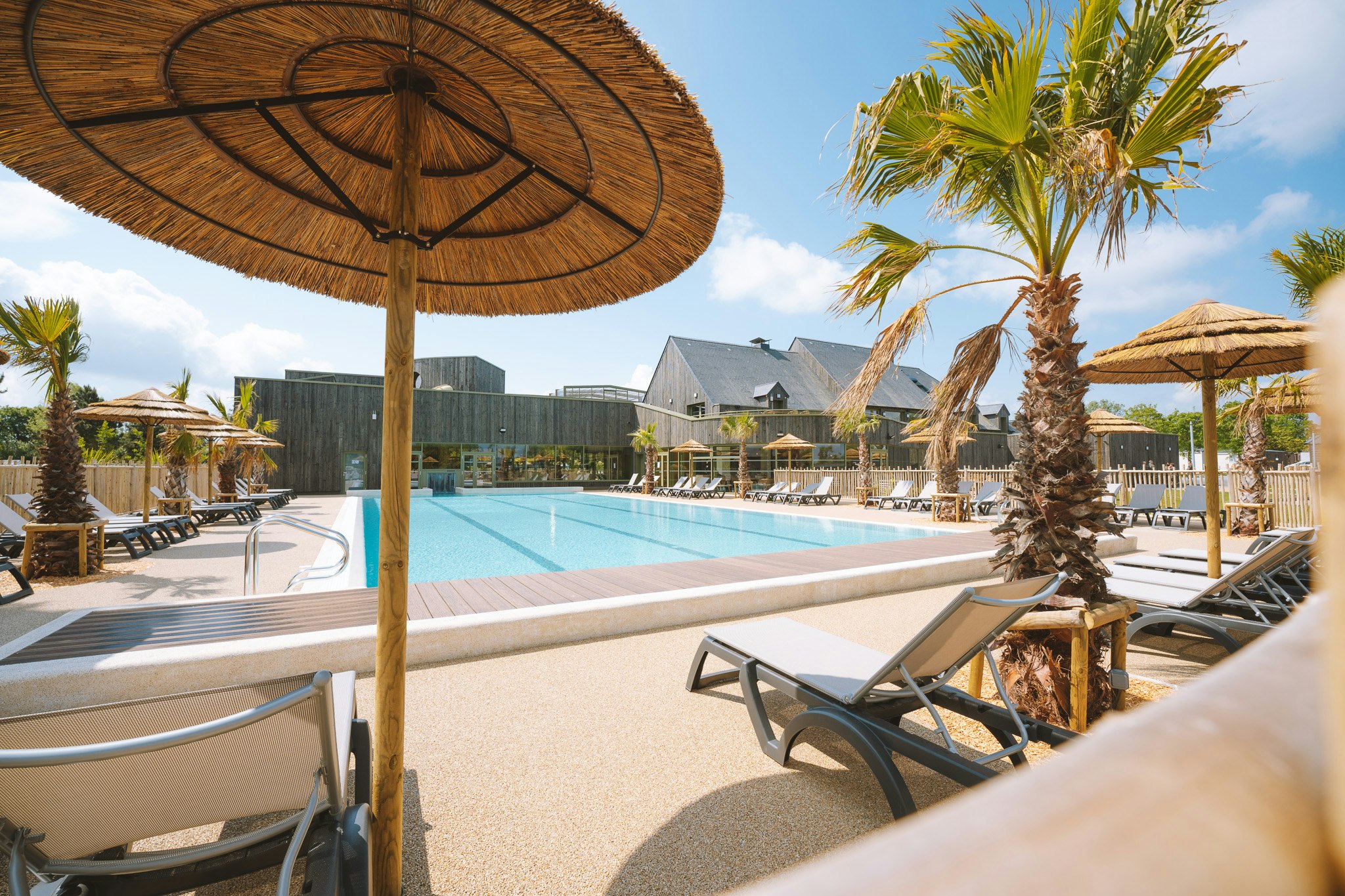 Yelloh! Village Port-land - Poolbereich auf dem Campingplatz