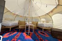 Camping Poseidon - Innenansicht eines Glamping-Zeltes