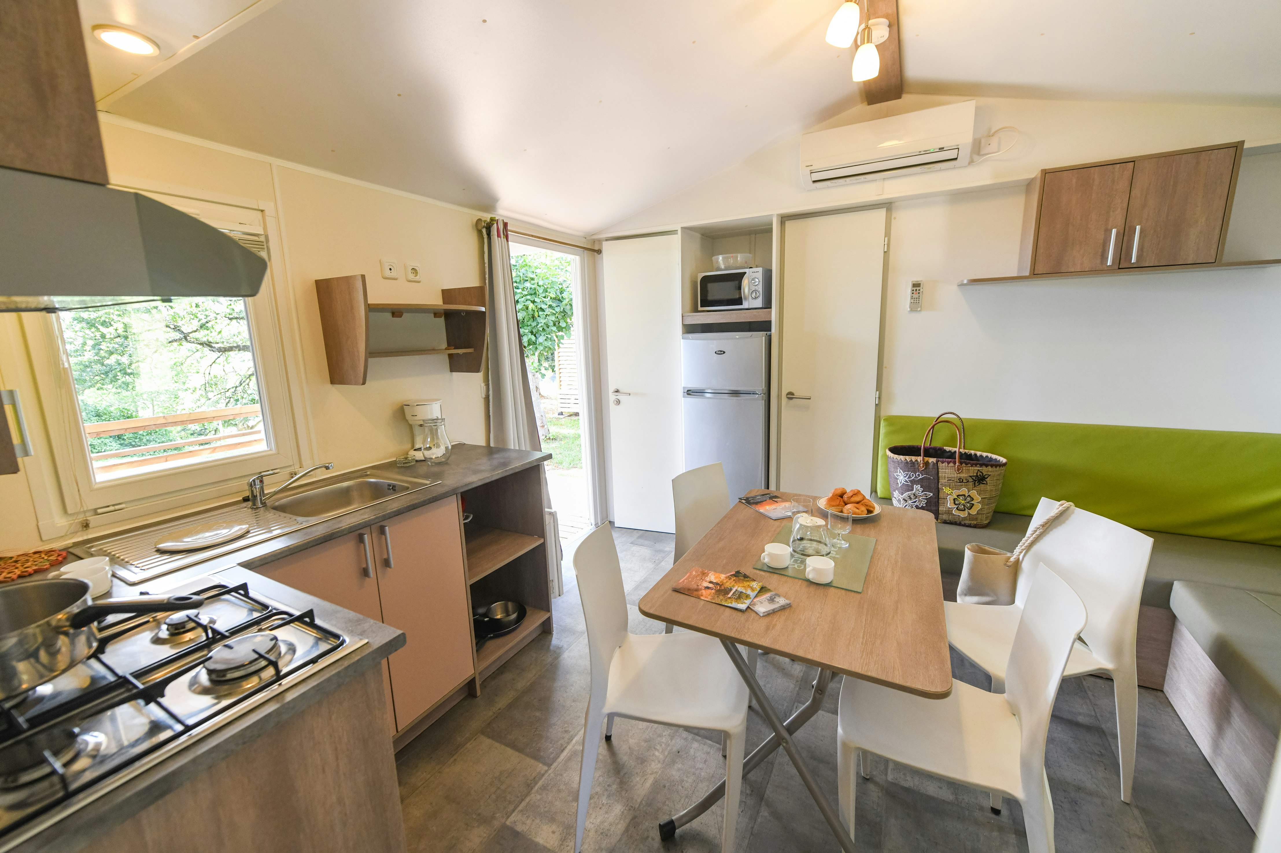 Camping Poulmic  - Innenansicht eines Mobilheims