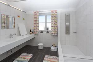 Camping Pradafenz - Sanitärgebäude für Kinder auf dem Campingplatz