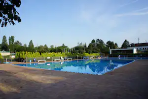 Camping Praha Klánovice - Pool vom Campingplatz