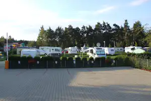Camping Praha Klánovice - Wohnwagen- und Zeltstellplatz vom Campingplatz