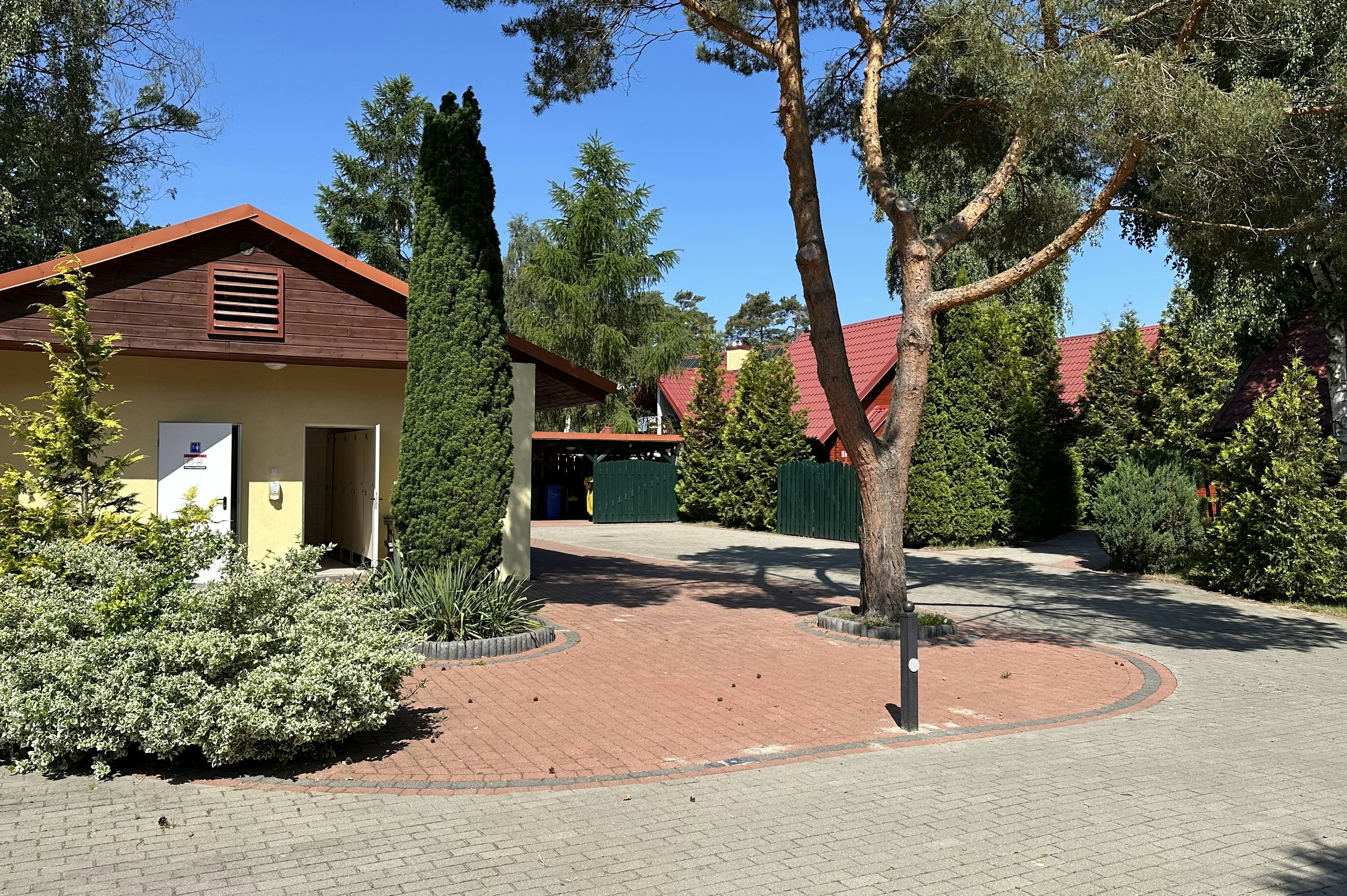 Camping Przymorze (Nr. 48) - Außenansicht des Sanitärgebäudes