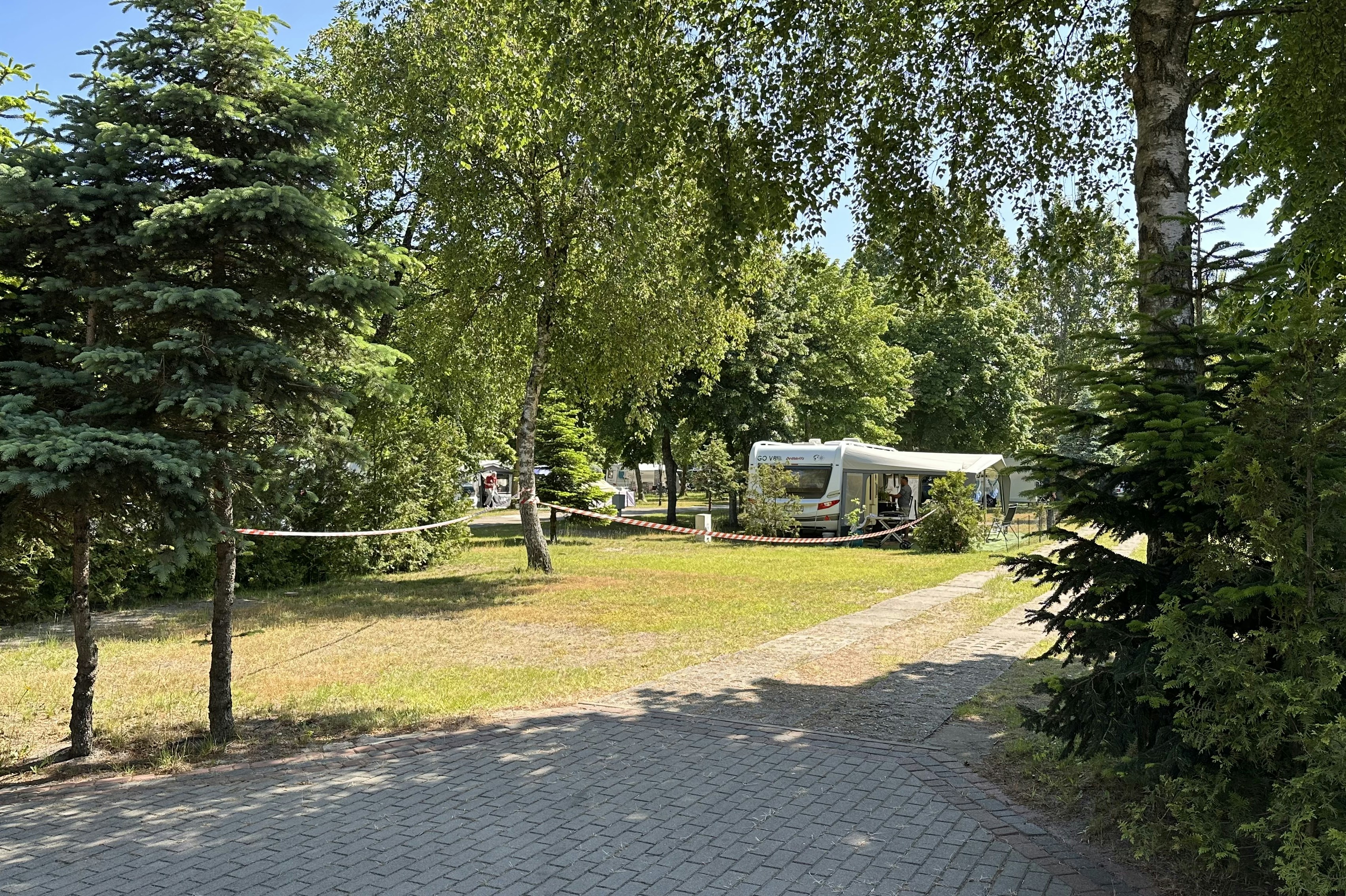 Camping Przymorze (Nr. 48) - Standplätze im Grünen auf dem Campingplatz