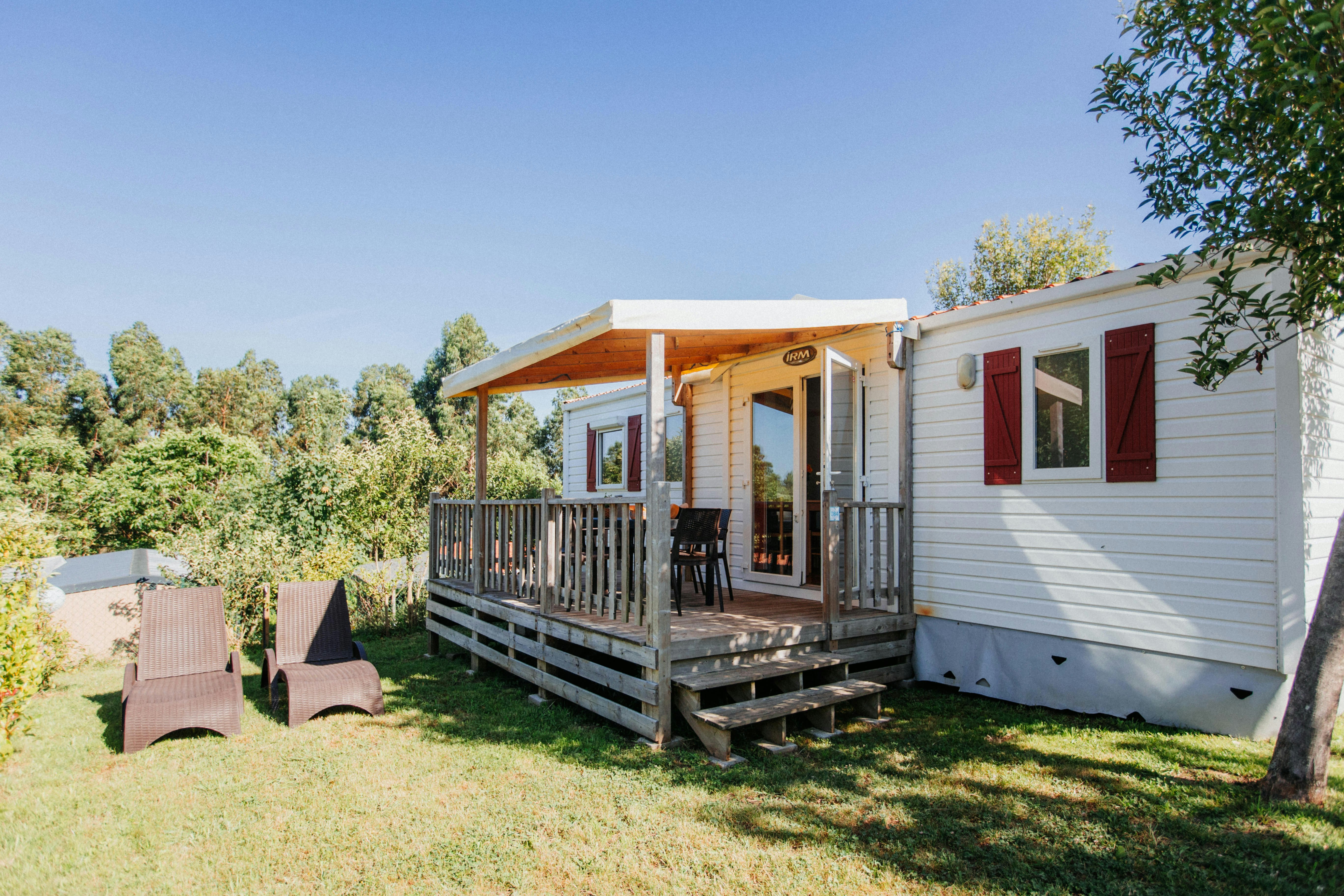  Yelloh! Village Punta Marina  Camping Punta Marina  - Mobilheim mit Terrasse auf dem Campingplatz