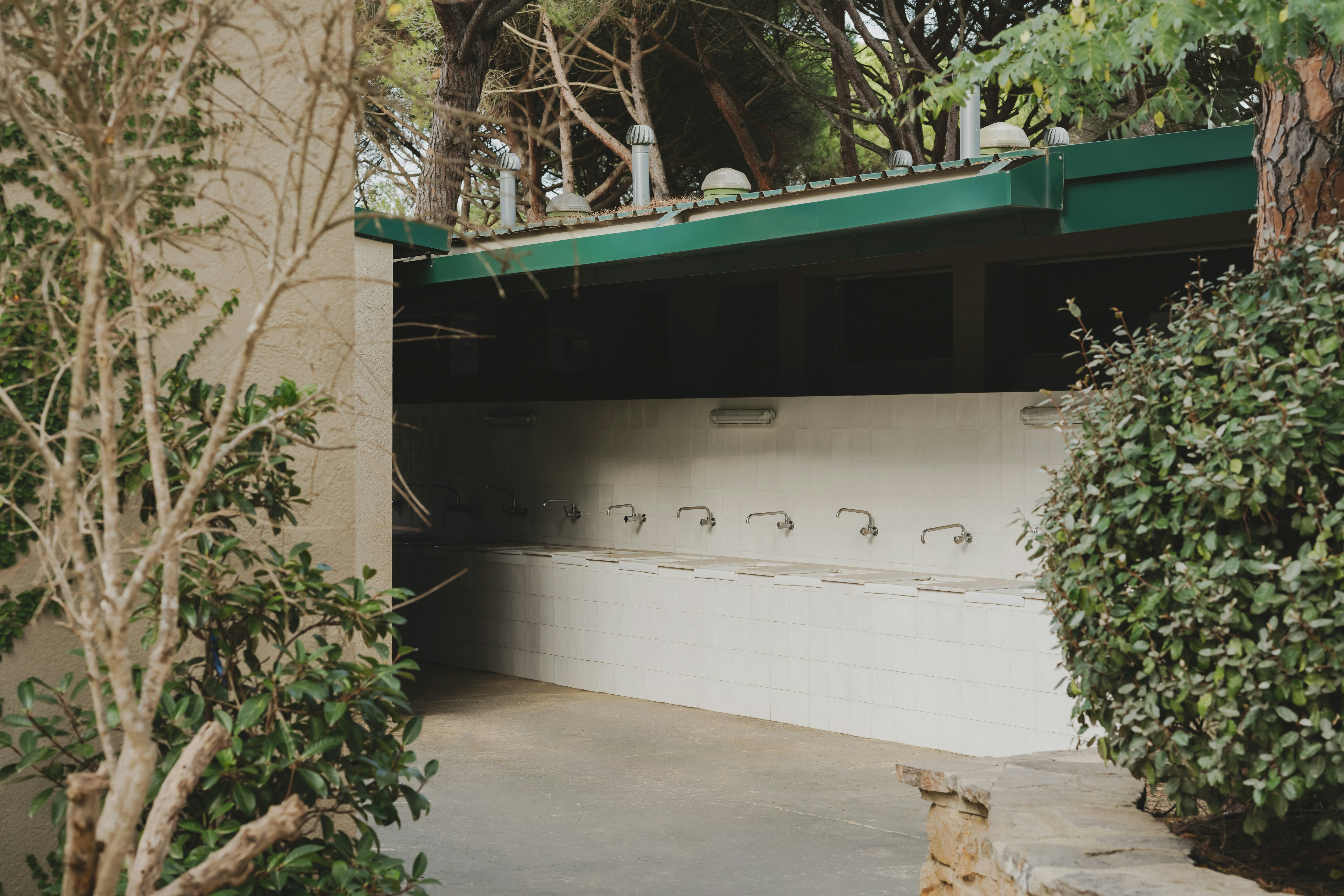 wecamp l'Escala Punta Milá - Geschirrspülbecken auf dem Campingplatz