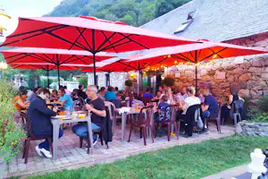 Camping Pyrénées Natura - Campingplatz Restaurant mit Außenterrasse