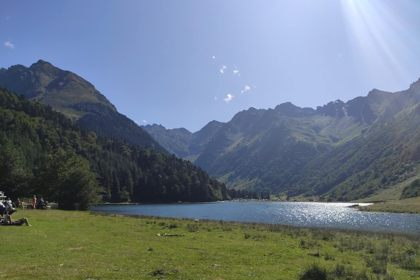 Camping Pyrénées Natura - Lac d'Estaing und die Berge in der Nähe vom Campingplatz