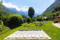 Camping Pyrénées Natura - Schach und Dame im Riesenformat