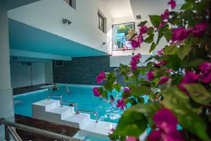 Camping Pyrénévasion - Indoorpool auf dem Campingplatz