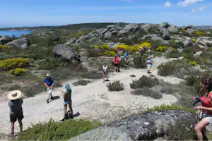 Camping Quinta das Cegonhas - Wanderer in der Nähe des Campingplatzes