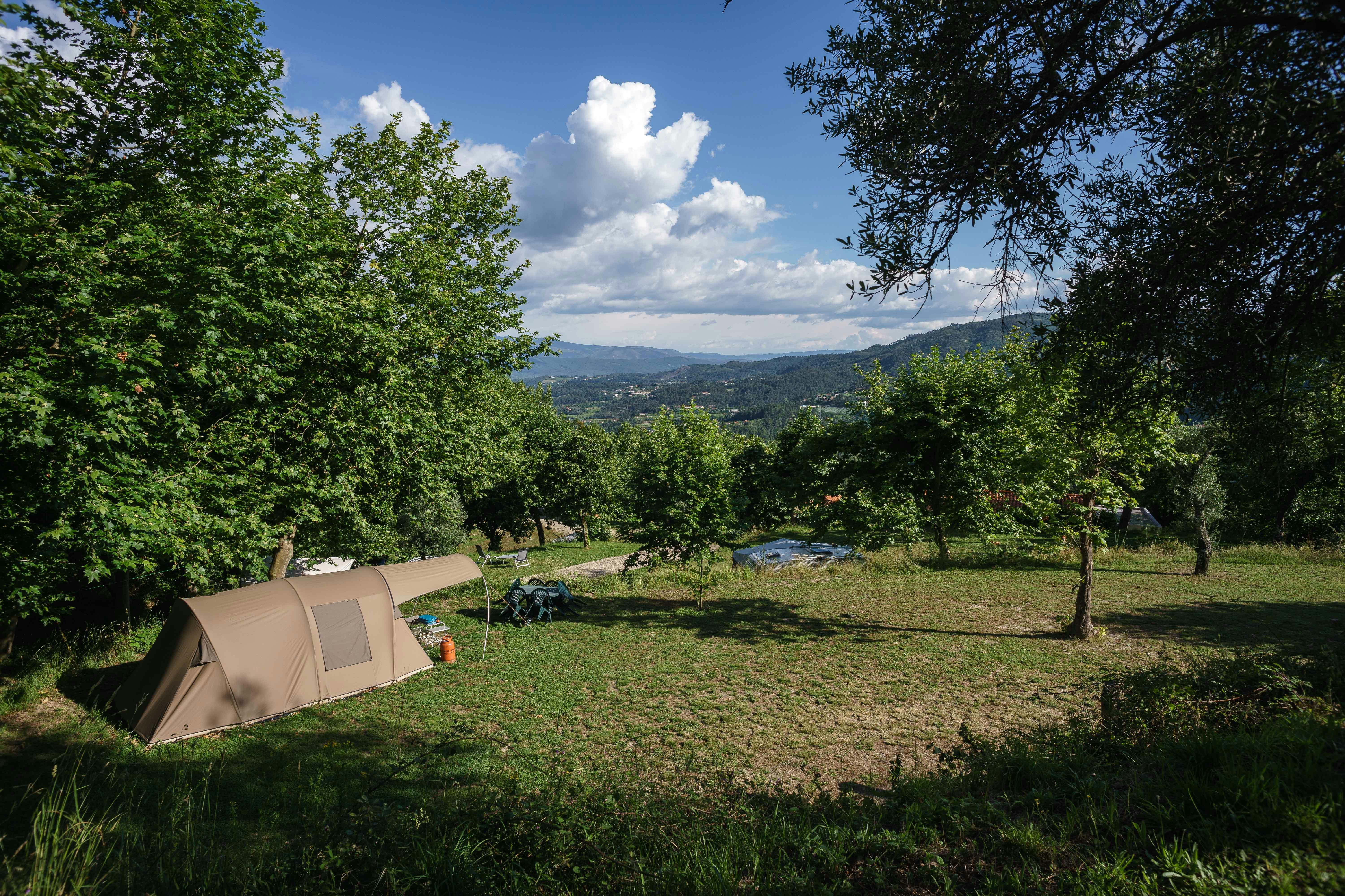 Camping Quinta Valbom - Wohnmobil- und  Wohnwagenstellplätze mit Blick auf die Berge