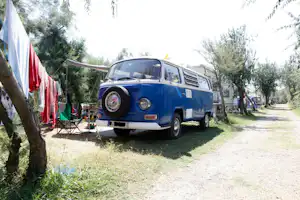 Camping Rada Etrusca - Wohnwagen auf dem Stellplatz vom Campingplatz