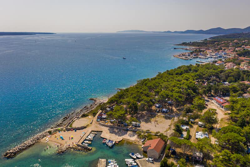 Rapoća Camping Village  - Luftaufnahme des Campingplatzes am Meer