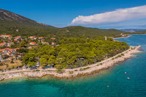 Rapoća Camping Village Camping Rapoča - Luftaufnahme des Campingplatzes am Meer