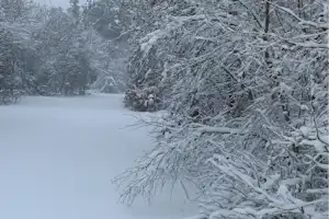 Camping Rødhus Klit - Verschneiter Campingplatz im Winter