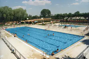 Camping Regio - Camper am Pool vom Campingplatz