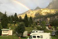 Camping Rendez-Vous - Regenbogen am Himmel über dem Campingplatz