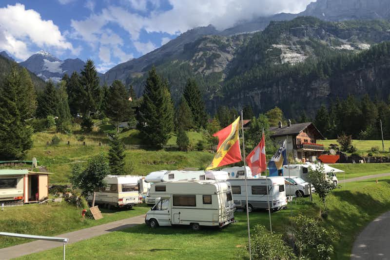 Camping Rendez-Vous - Wohnmobil- und  Wohnwagenstellplätze auf der Wiese