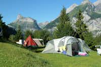 Camping Rendez-Vous - Zeltplätze auf del Wiese mit Blick auf die Alpen