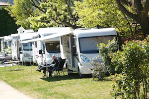 Camping Residence Campagna - Wohnwagenstellplätze auf dem Campingplatz