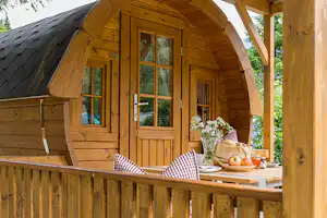 Camping Residence Corones - Glamping SChlaffass mit Veranda