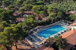 Camping Residence Punta Spin - Luftaufnahme auf den Campingplatz und den Swimmingpool