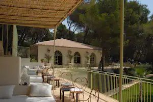 Camping Résidentiel la Pinède - Restaurant mit Außenterrasse