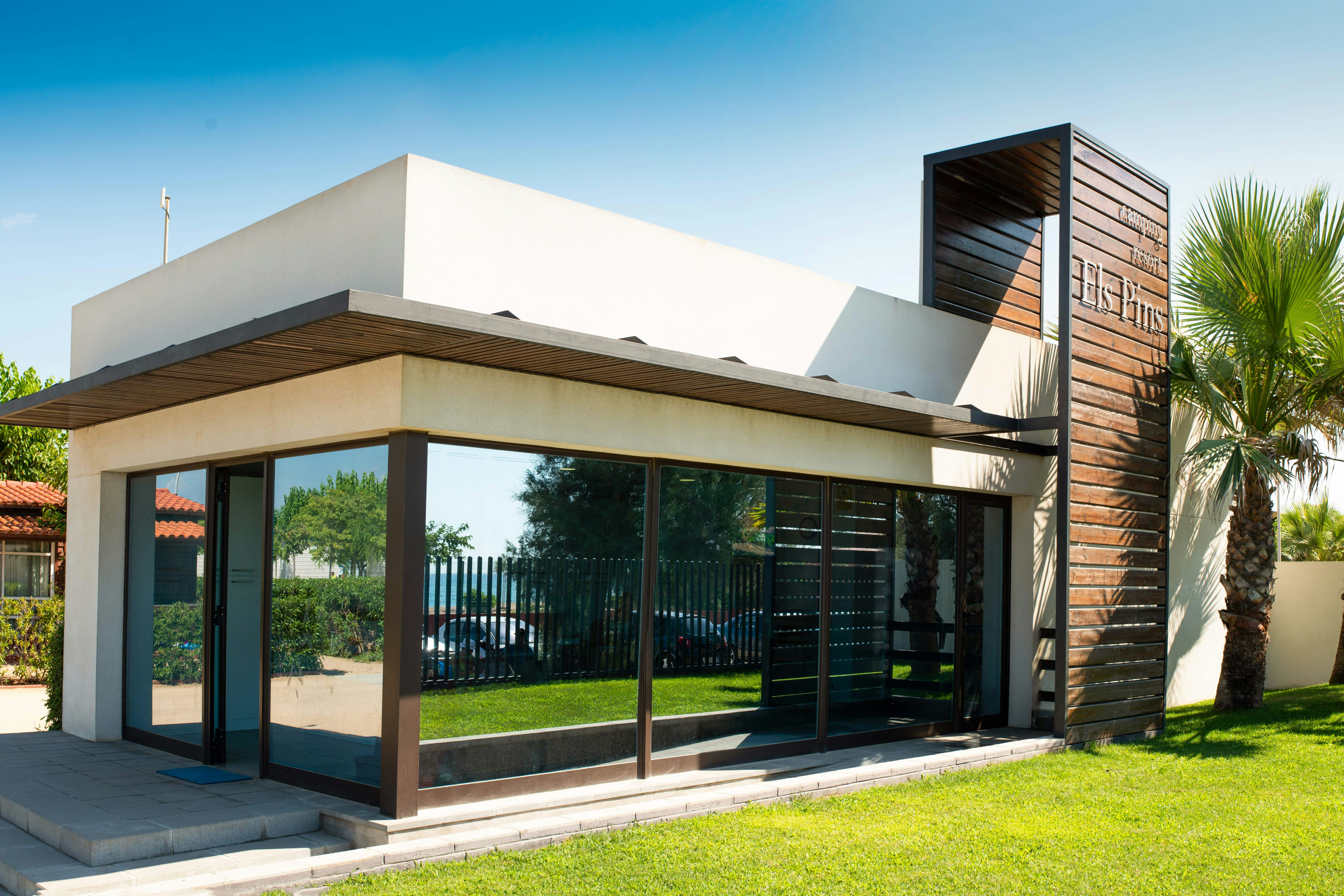 Camping Resort Els Pins  -  Rezeption vom Campingplatz