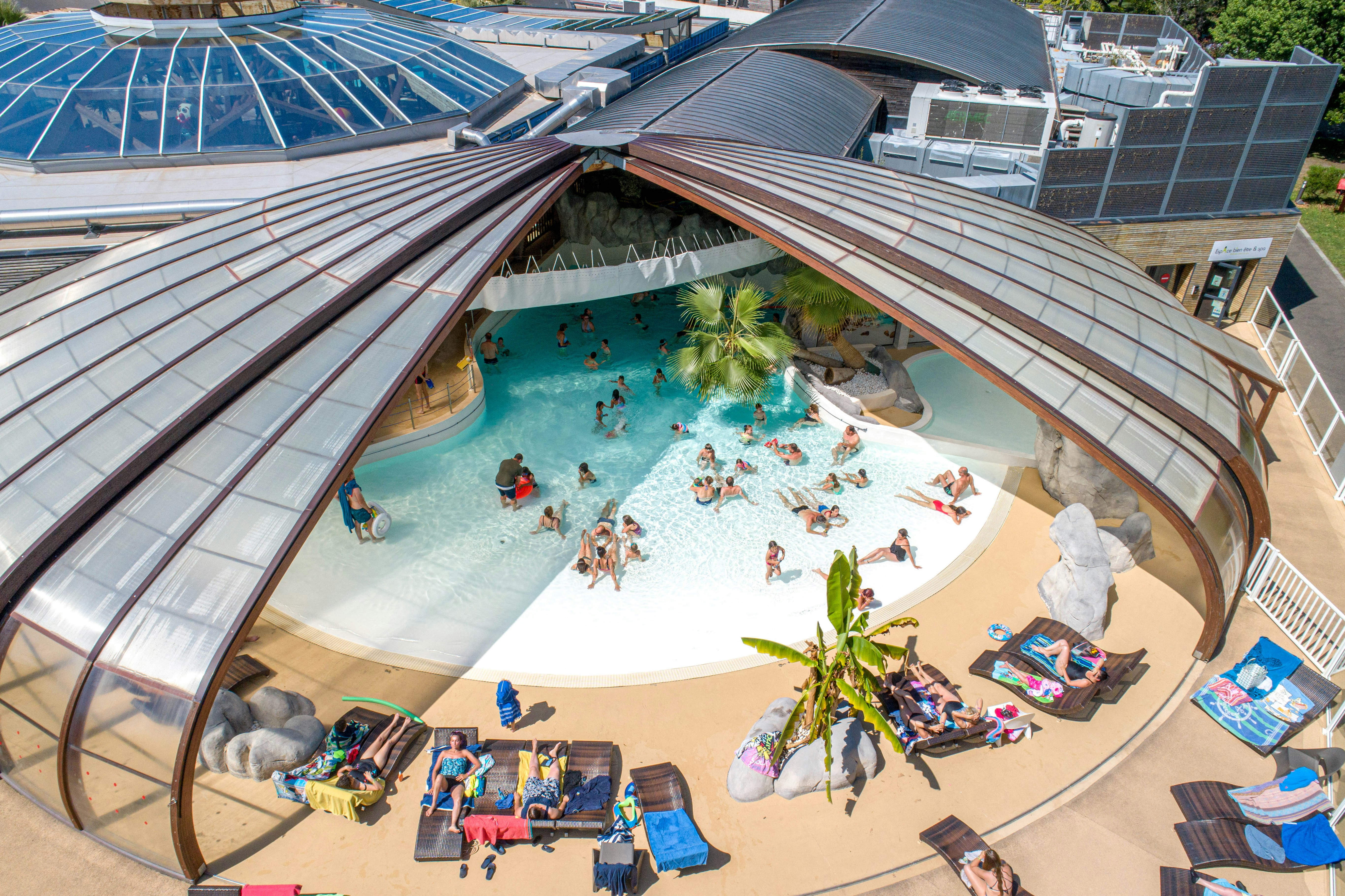 Camping La Rive - Ciela Village - Teilüberdachtes Becken im Wasserpark