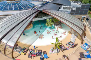 Camping La Rive - Ciela Village - Teilüberdachtes Becken im Wasserpark