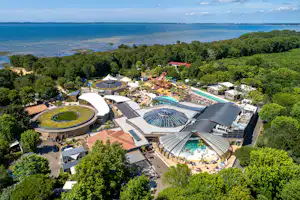 Camping Resort La Rive - Ciela Village - Campingplatz aus der Vogelperspektive