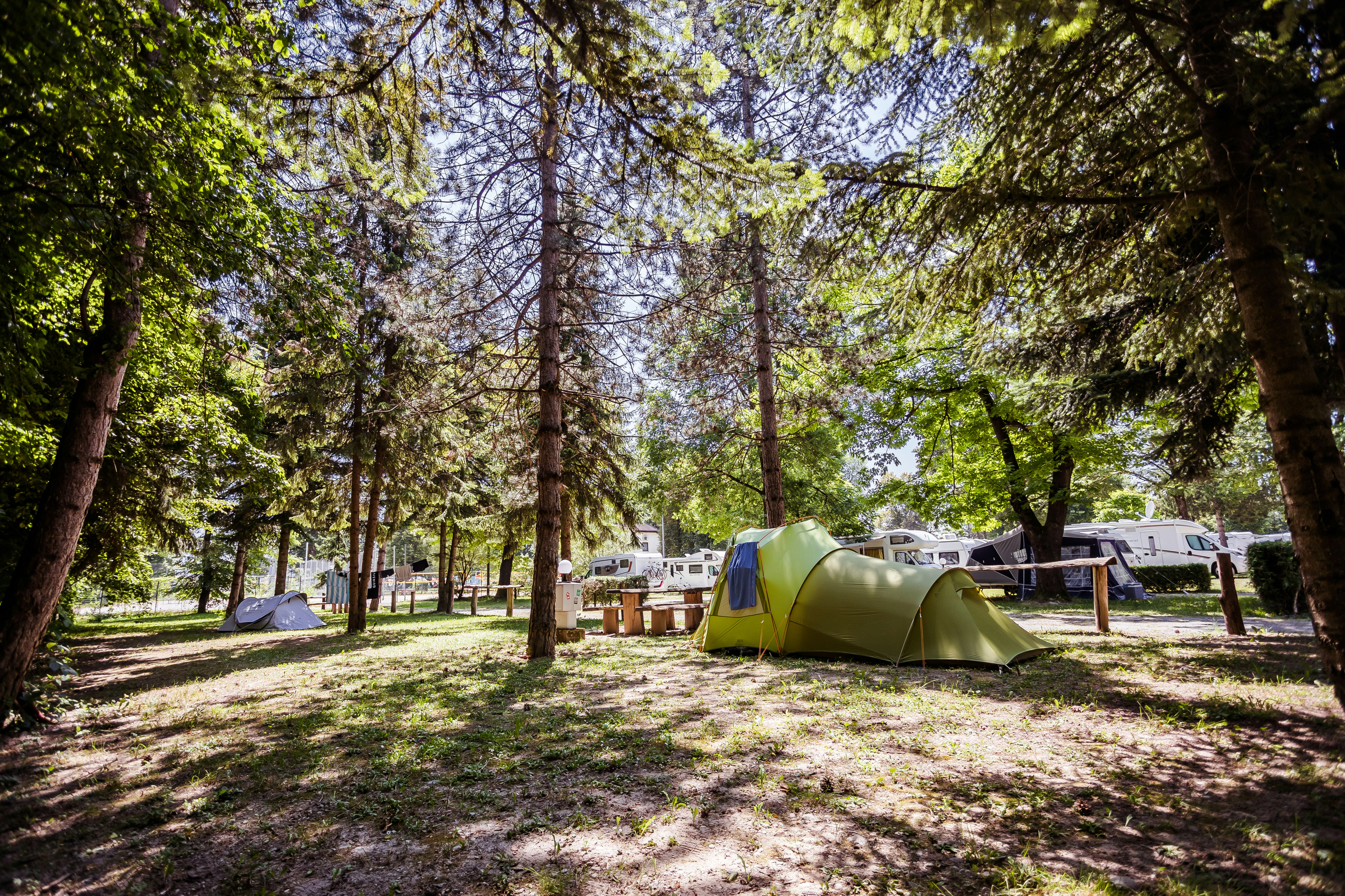 Camping Resort Ljubljana - Zelt- und Standplätze zwischen den Bäumen