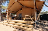 Camping Resort Mas Patoxas - Glamping-Zelt mit Terrasse auf dem Campingplatz