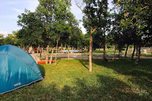 Camping Resort Micanovi Dvori - Zeltplatz auf der wiese