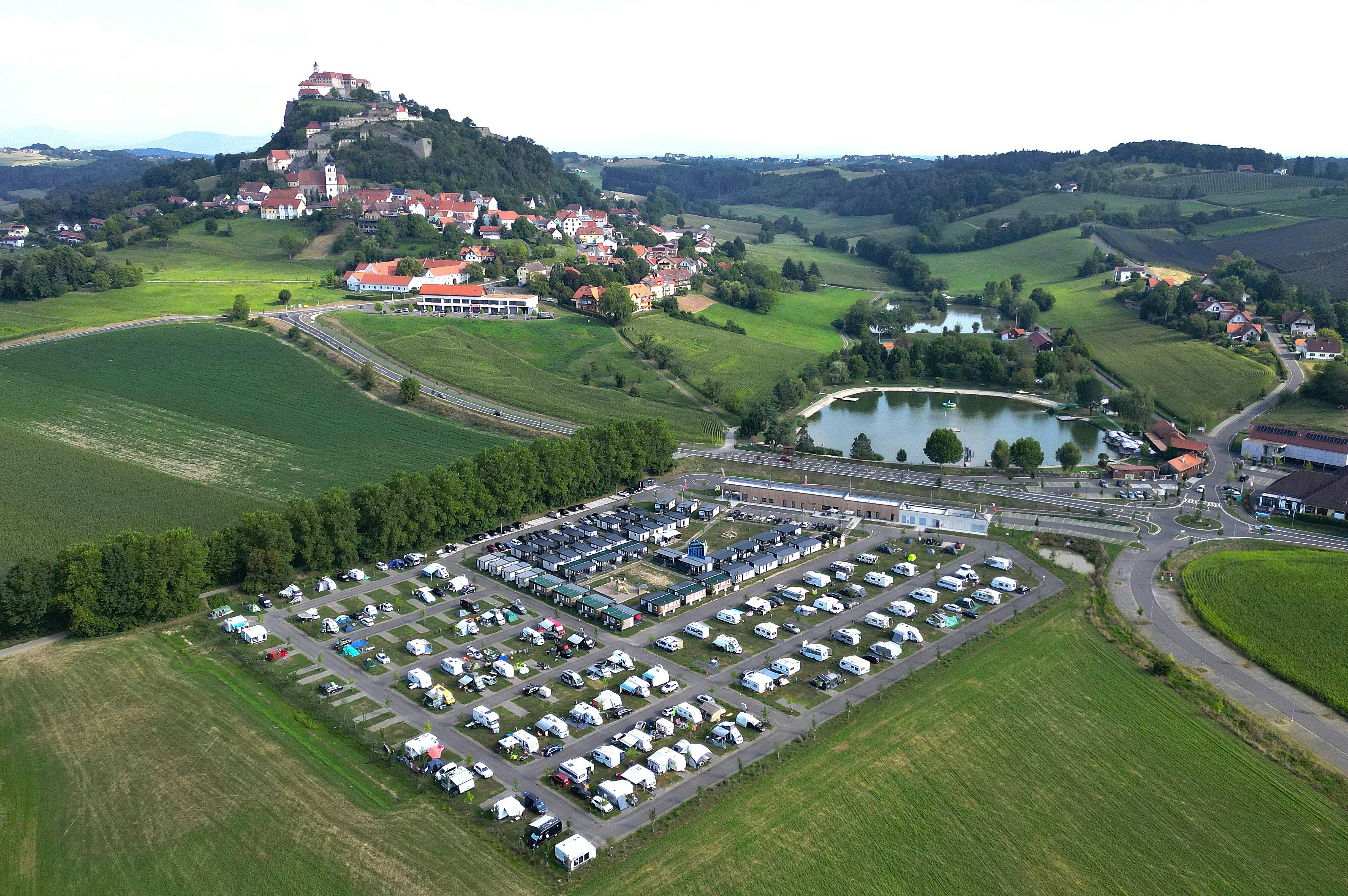 Camping Resort Riegersburg  - Luftaufnahme des Campingplatzes